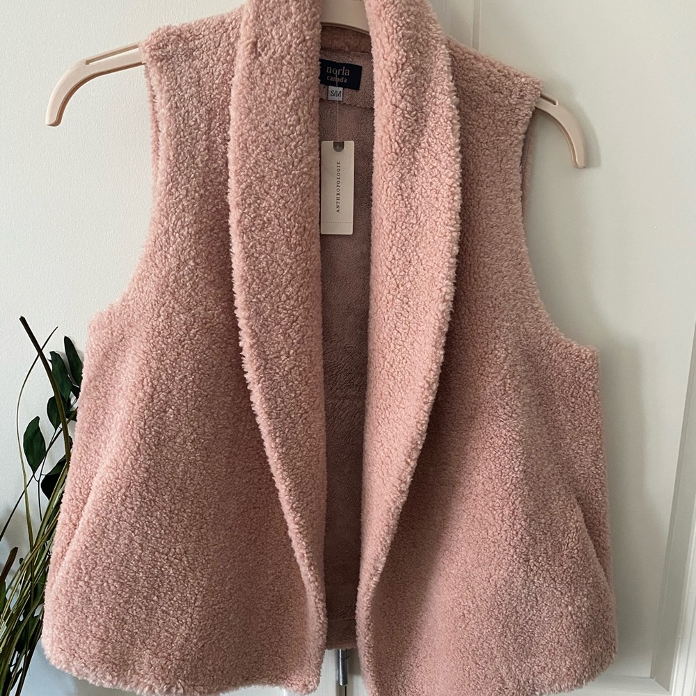 Pink Sherpa Vest. NWT size s/m